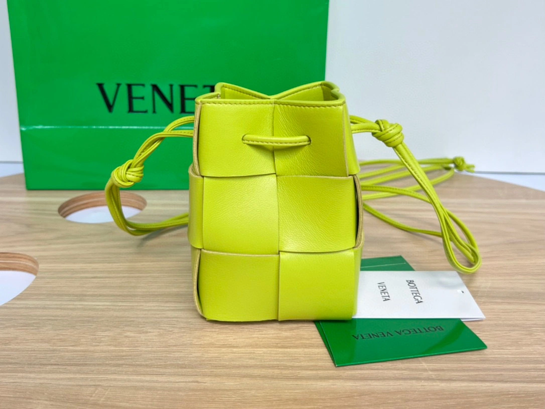 MOMO- high quality version 680217VCQC43520 item：B-B063J2205C