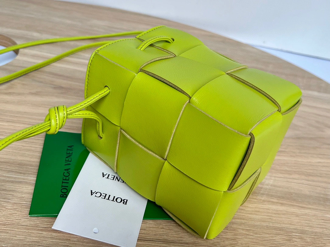 MOMO- high quality version 680217VCQC43520 item：B-B063J2205C