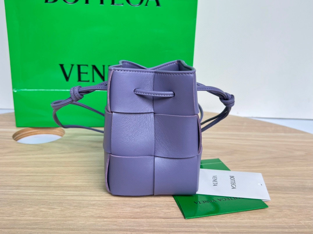 MOMO- high quality version 680217VCQC44215 item：B-B063J2206C