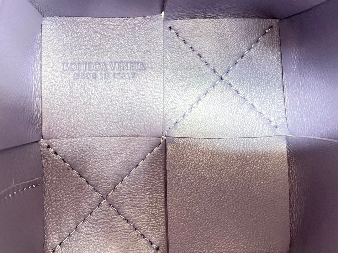 MOMO- high quality version 680217VCQC44215 item：B-B063J2206C