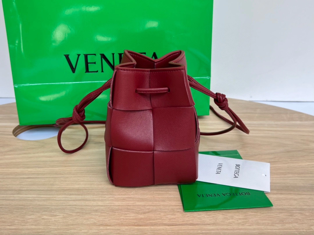 MOMO- high quality version 680217VCQC46208 item：B-B063J2204C