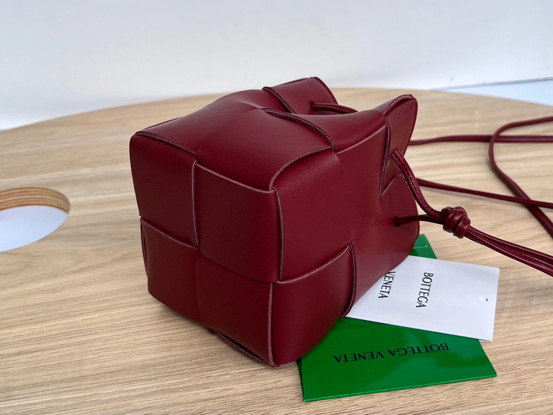 MOMO- high quality version 680217VCQC46208 item：B-B063J2204C