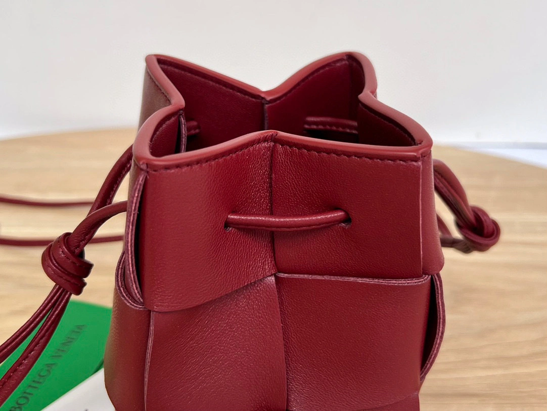 MOMO- high quality version 680217VCQC46208 item：B-B063J2204C