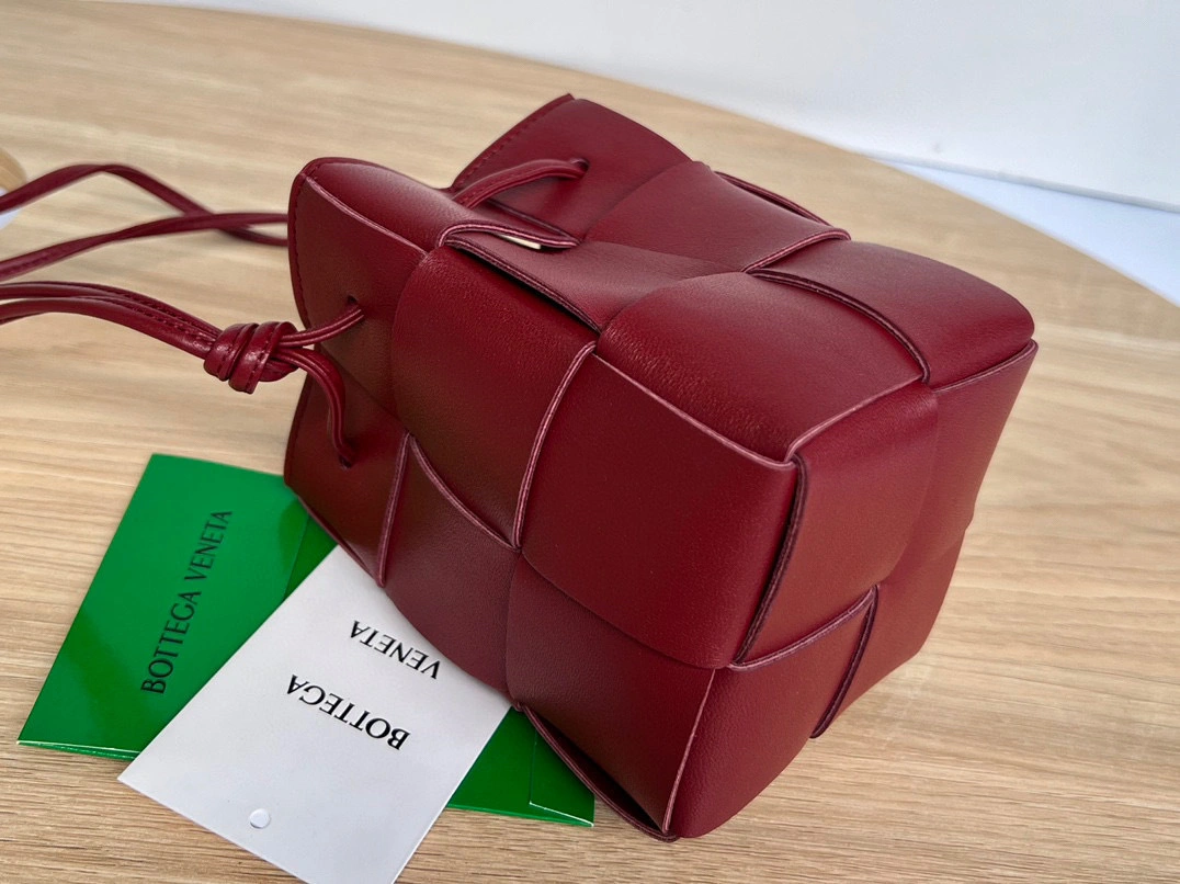 MOMO- high quality version 680217VCQC46208 item：B-B063J2204C