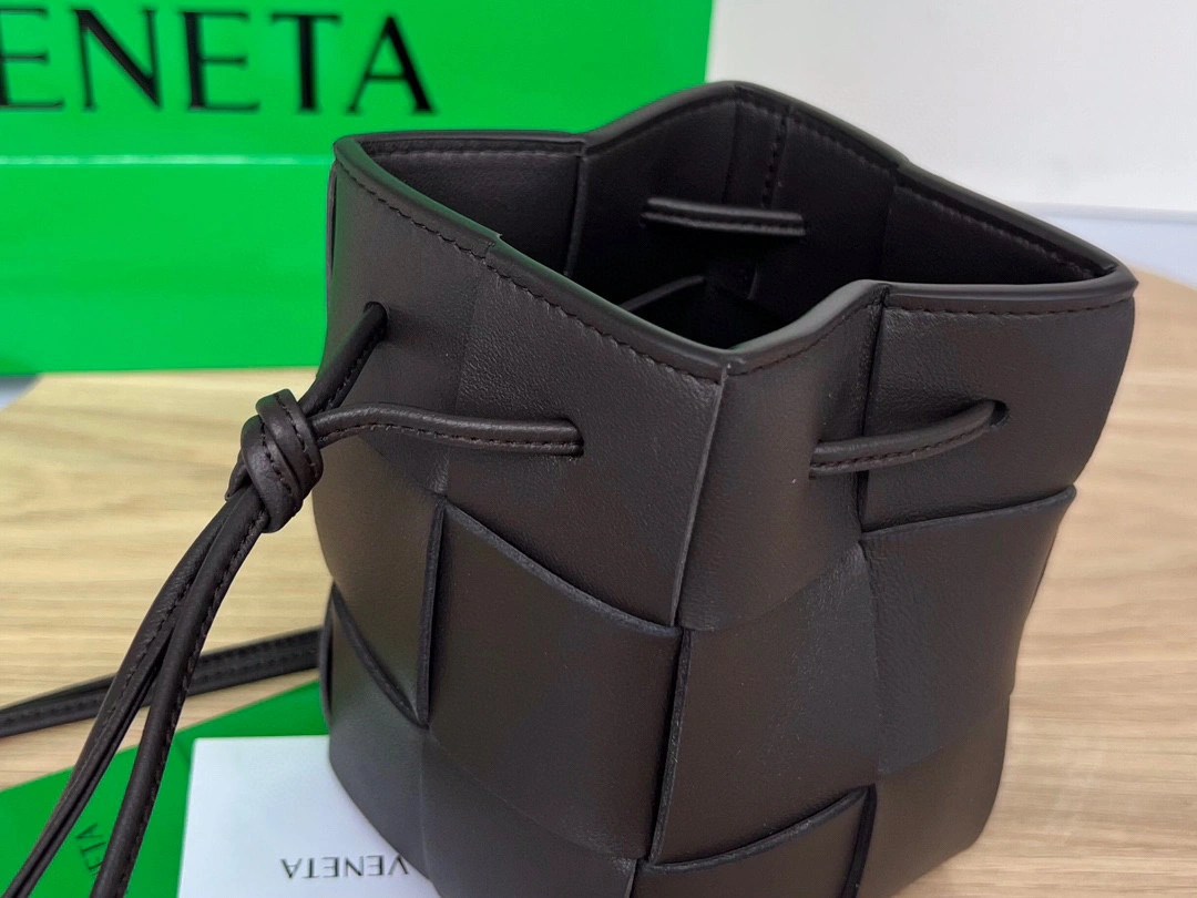MOMO- high quality version 680217VCQC48425 item：B-B063J2208C