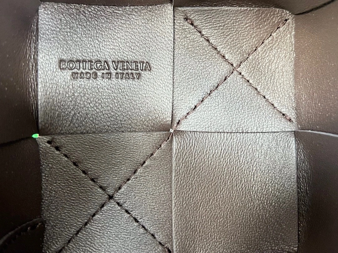 MOMO- high quality version 680217VCQC48425 item：B-B063J2208C