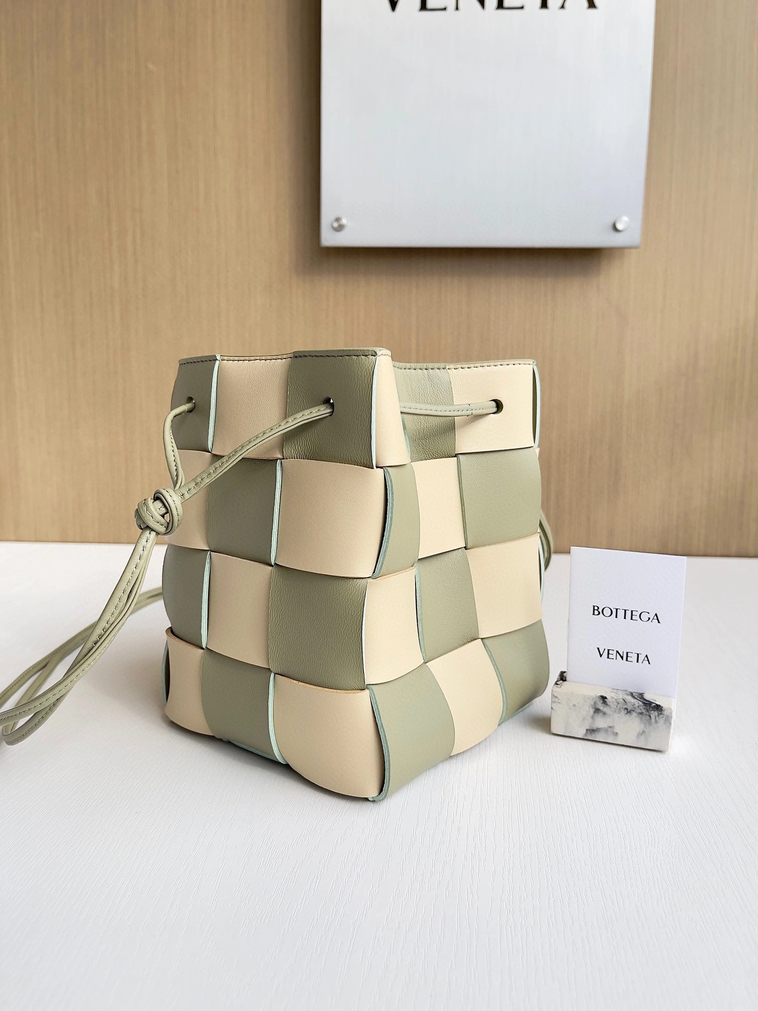 MOMO- high quality version 680218V2AC39274 item：B-B063J2210C