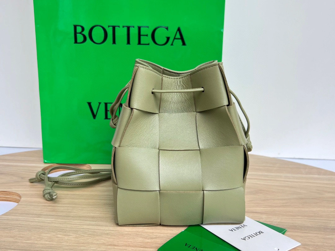 MOMO- high quality version 680218VCQC42916 sheephide item：B-B063I0717C