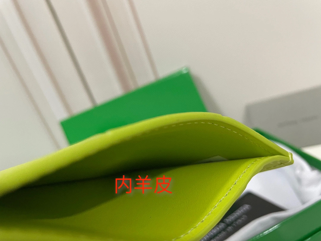 MOMO- high quality version 690938VCQ727301 item：B-B063J3012C