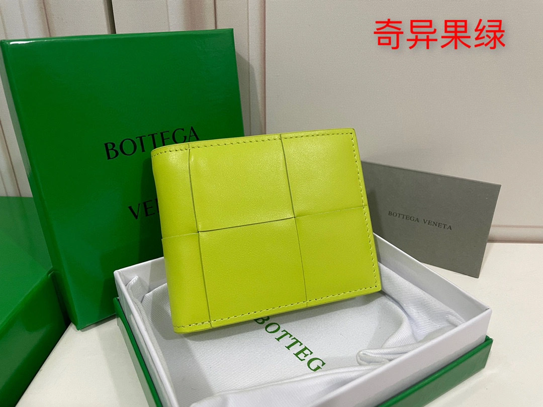 MOMO- high quality version 690963VCQ727301 item：B-B063J3014C