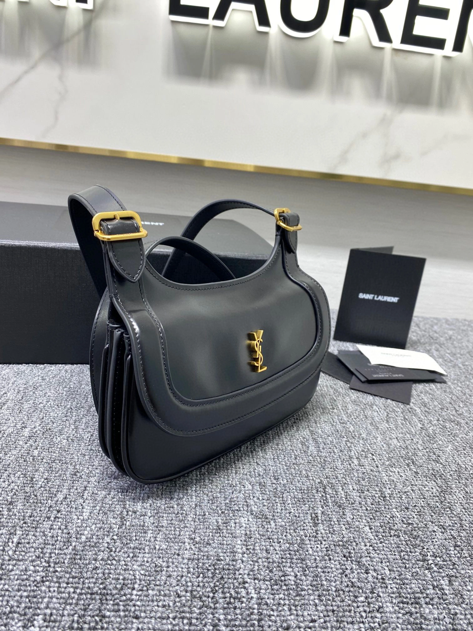 MOMO- high quality version 692796-2R20W-1000 CHARLIE item：B-B000G2914C