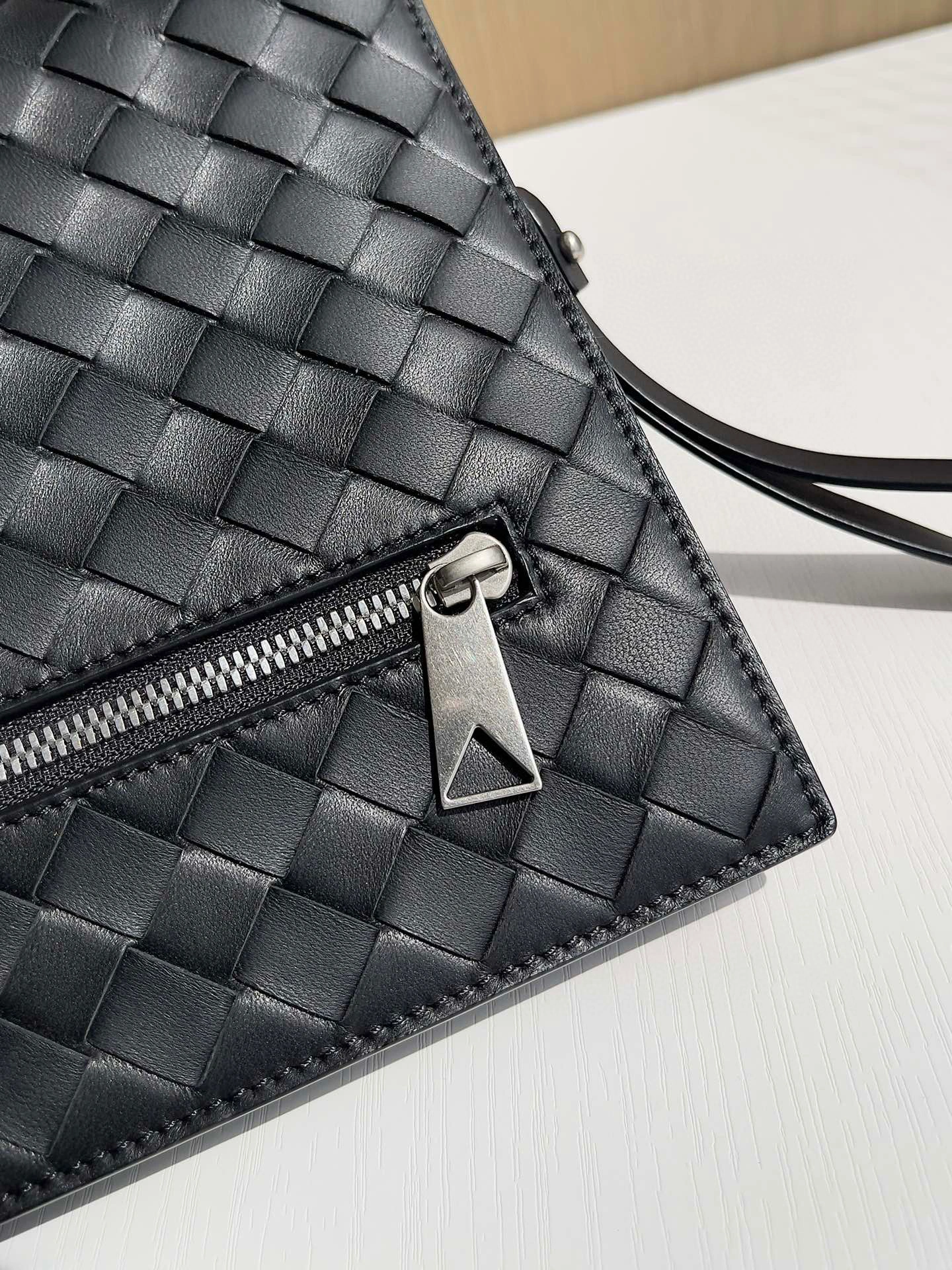 MOMO- high quality version 693675V2E413009 item：B-B063J3010C