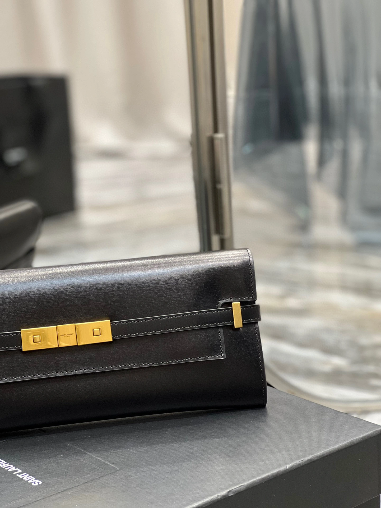 MOMO- high quality version 695949-16C6W-1000 Manhattan Clutch item：B-B000I0414C