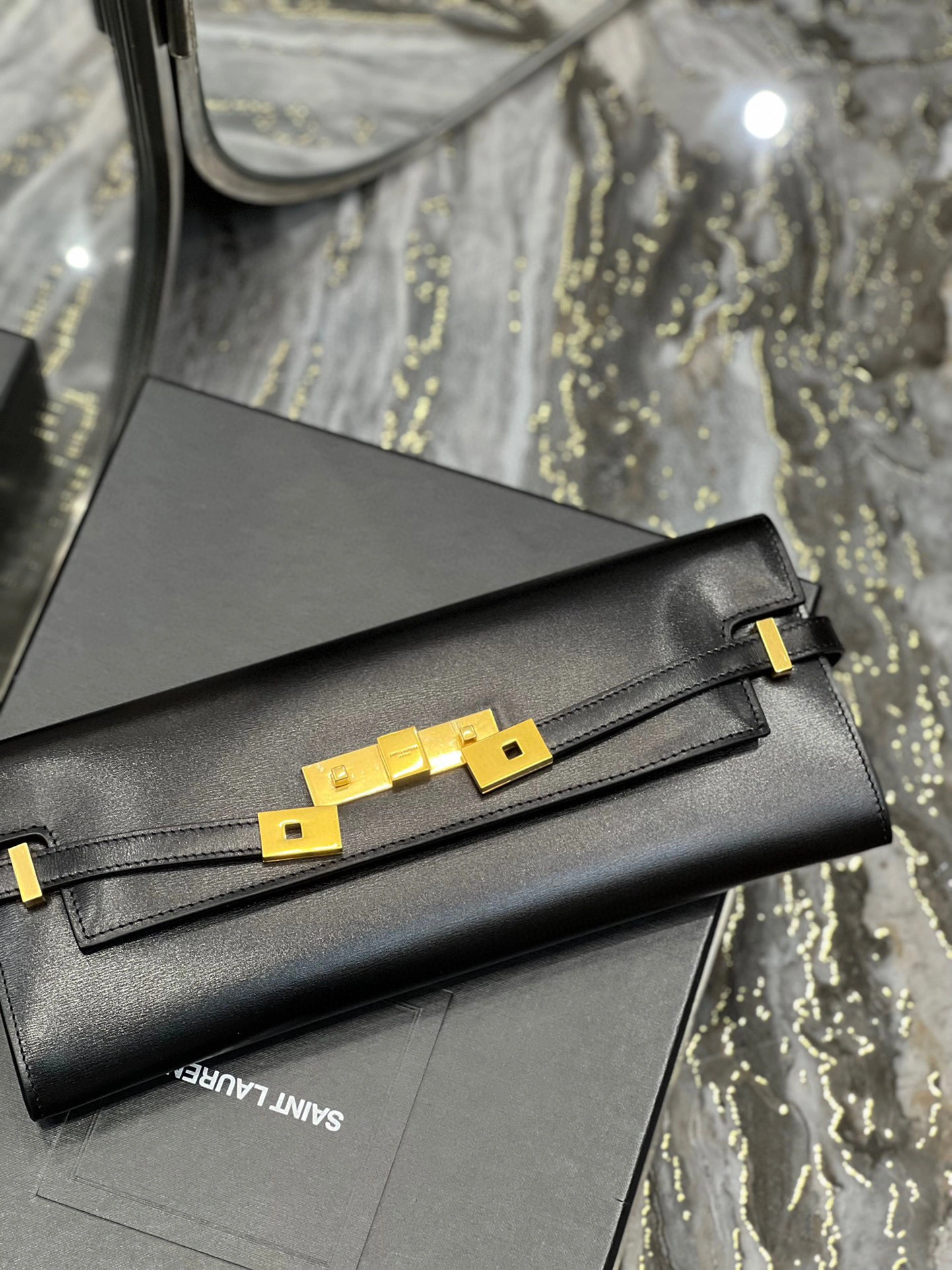 MOMO- high quality version 695949-16C6W-1000 Manhattan Clutch item：B-B000I0414C