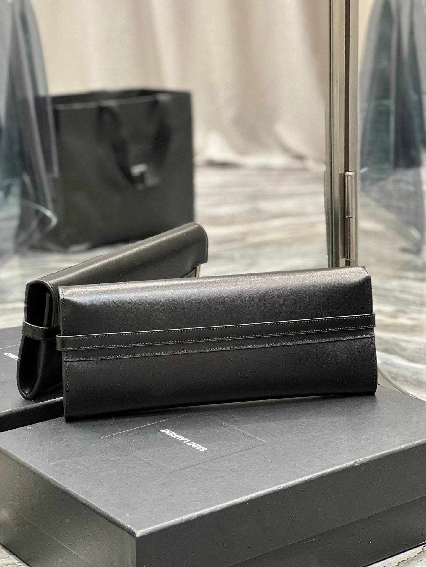 MOMO- high quality version 695949-16C6W-1000 Manhattan Clutch item：B-B000I0414C
