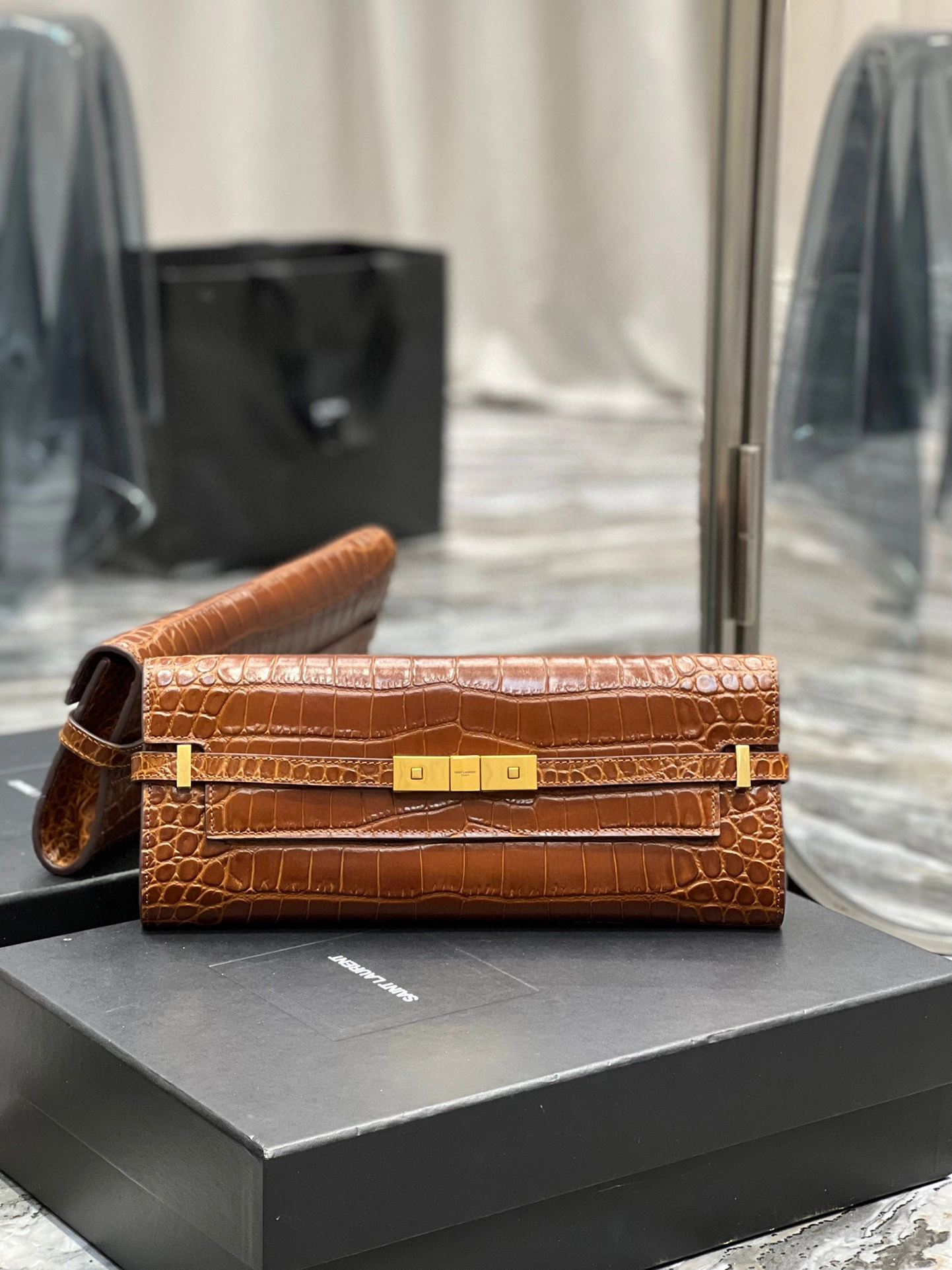 MOMO- high quality version 695949-AAAOH-2591 Manhattan Clutch item：B-B000I0413C