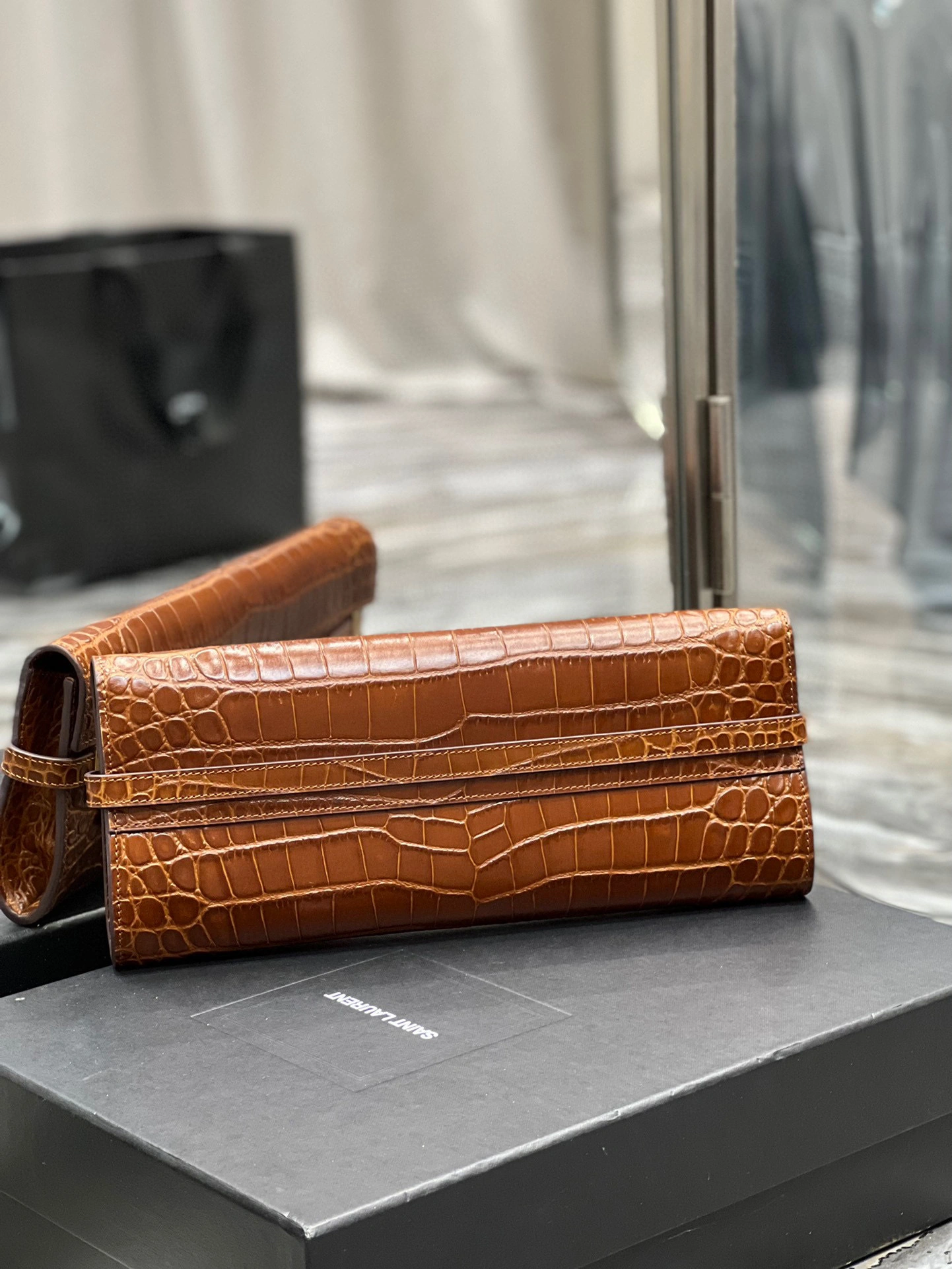MOMO- high quality version 695949-AAAOH-2591 Manhattan Clutch item：B-B000I0413C