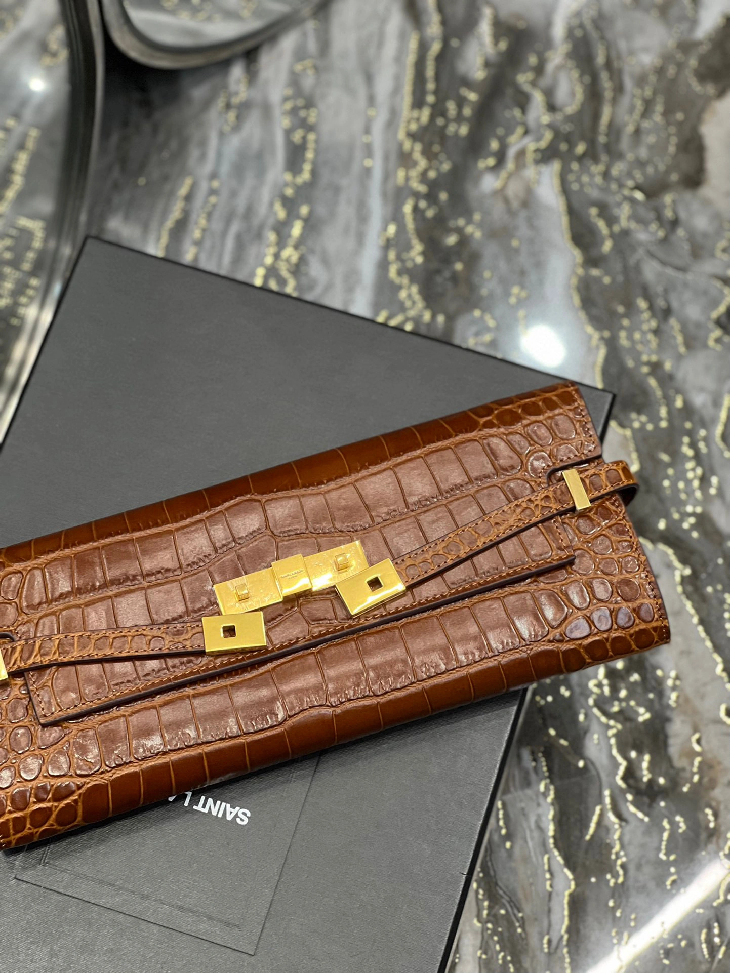 MOMO- high quality version 695949-AAAOH-2591 Manhattan Clutch item：B-B000I0413C