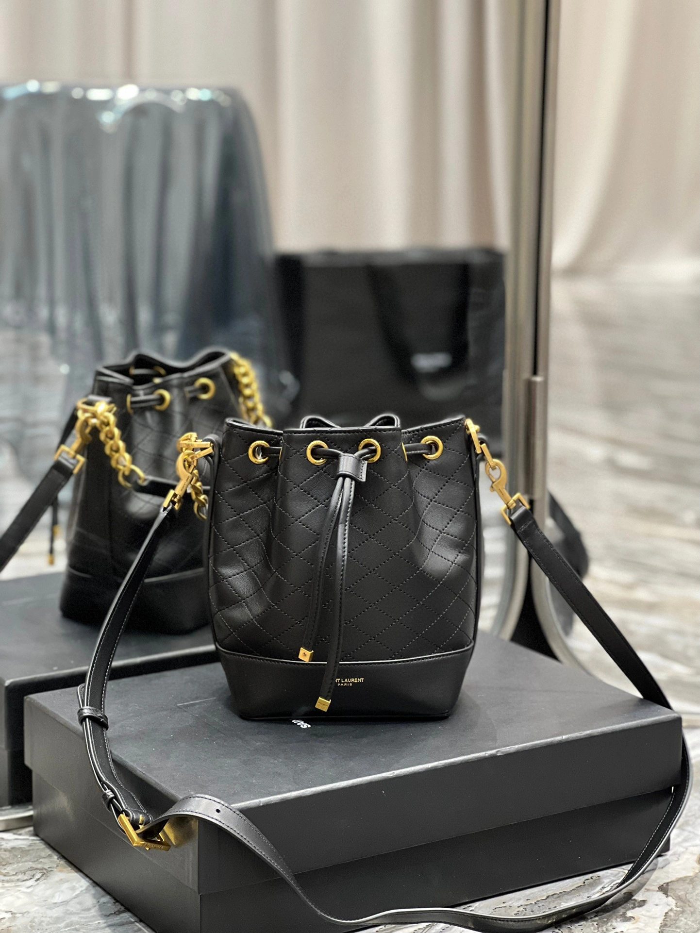MOMO- high quality version 697640-1EL07-1000 EMMANUELLE cowhide item：B-B000I0943C