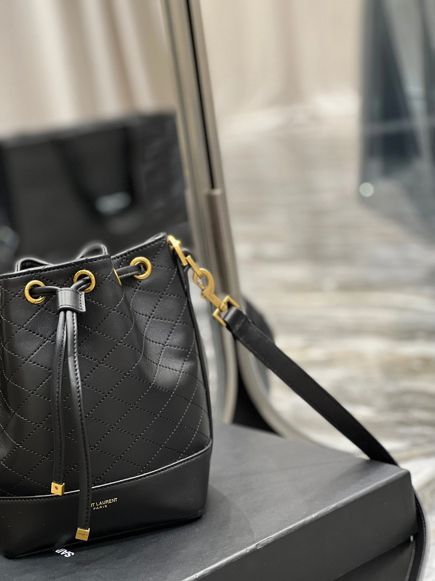 MOMO- high quality version 697640-1EL07-1000 EMMANUELLE cowhide item：B-B000I0943C