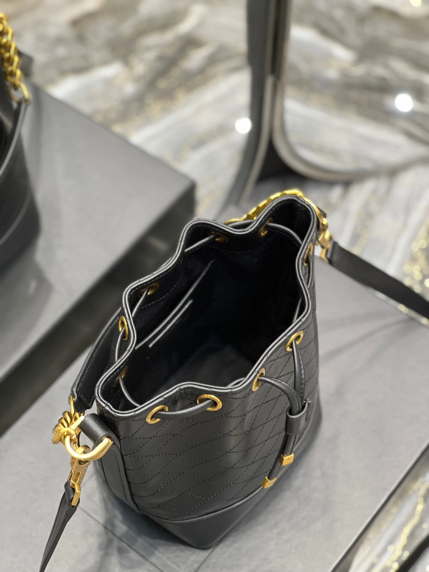 MOMO- high quality version 697640-1EL07-1000 EMMANUELLE cowhide item：B-B000I0943C