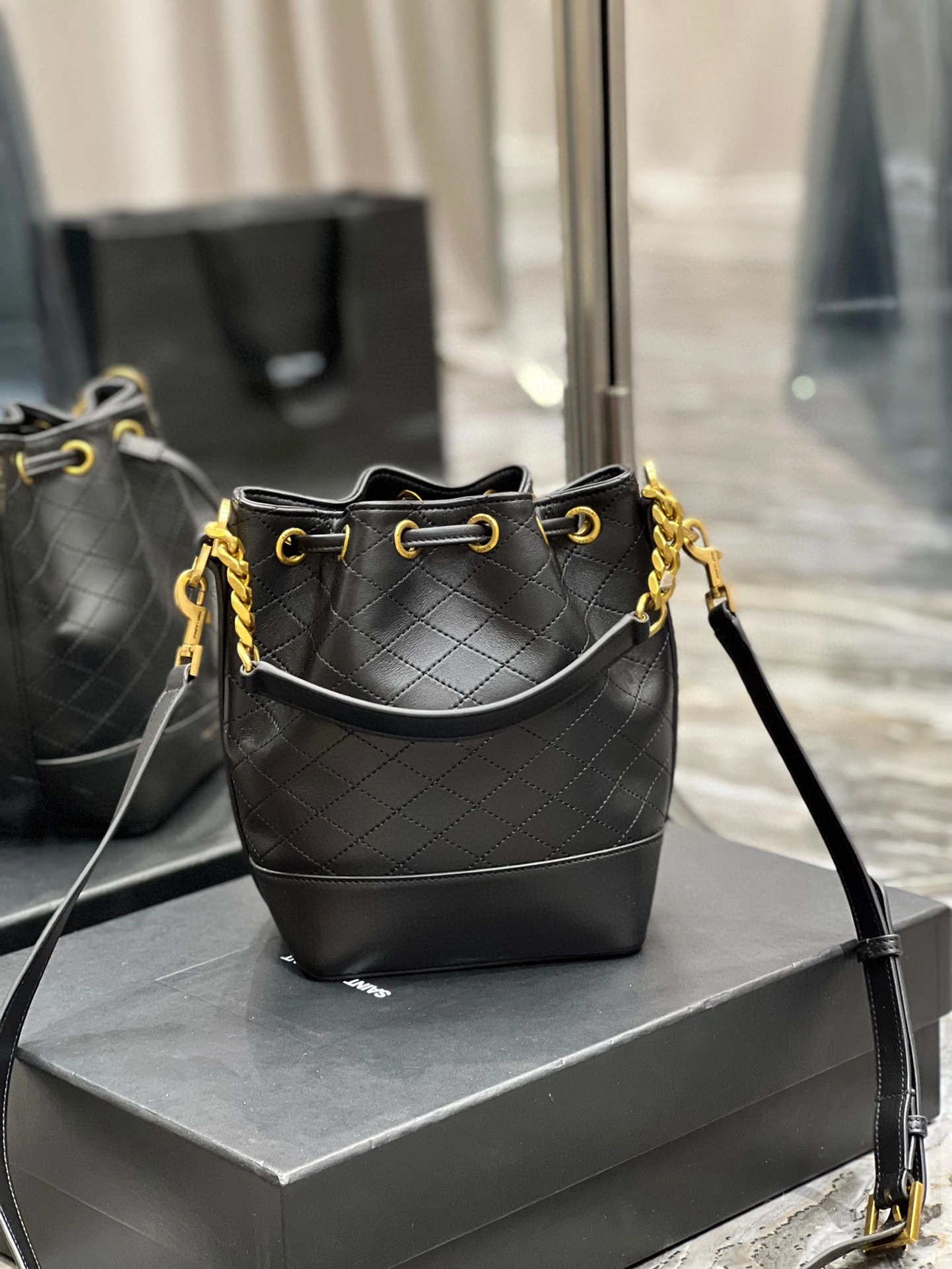 MOMO- high quality version 697640-1EL07-1000 EMMANUELLE cowhide item：B-B000I0943C