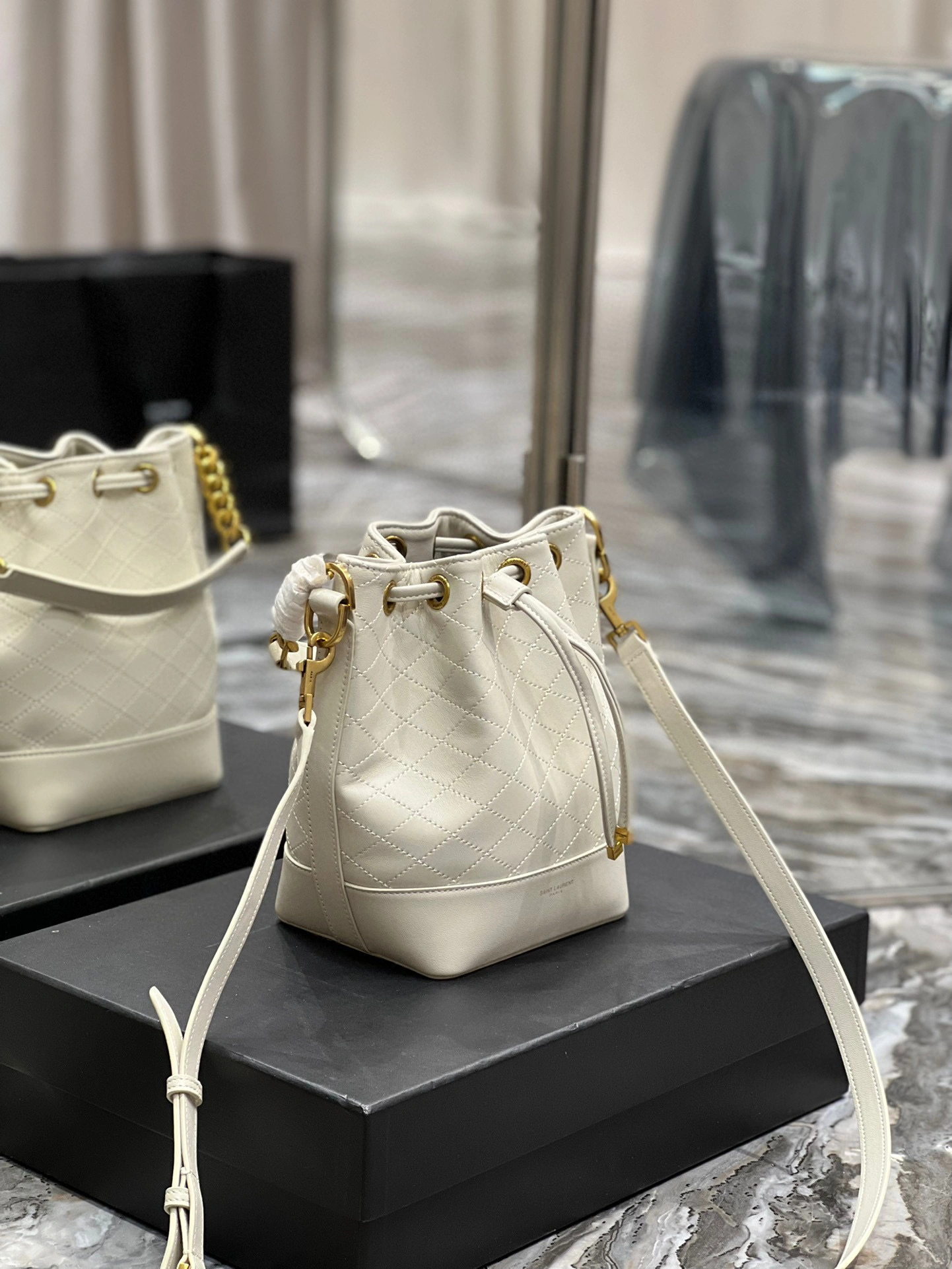 MOMO- high quality version 6976401EL079207 EMMANUELLE cowhide item：B-B000I0941C