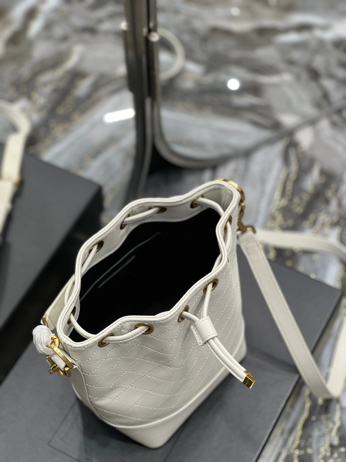 MOMO- high quality version 6976401EL079207 EMMANUELLE cowhide item：B-B000I0941C