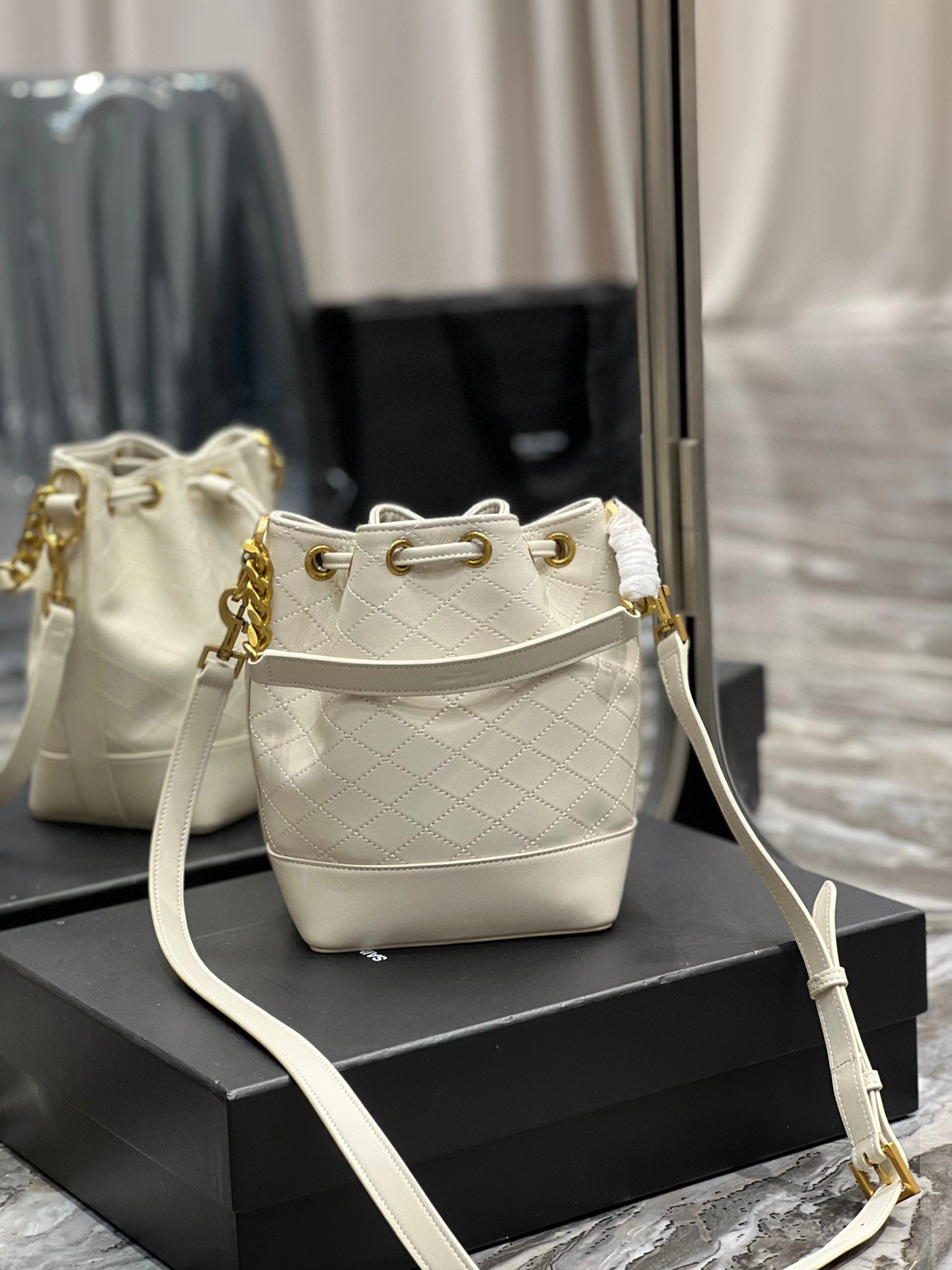 MOMO- high quality version 6976401EL079207 EMMANUELLE cowhide item：B-B000I0941C