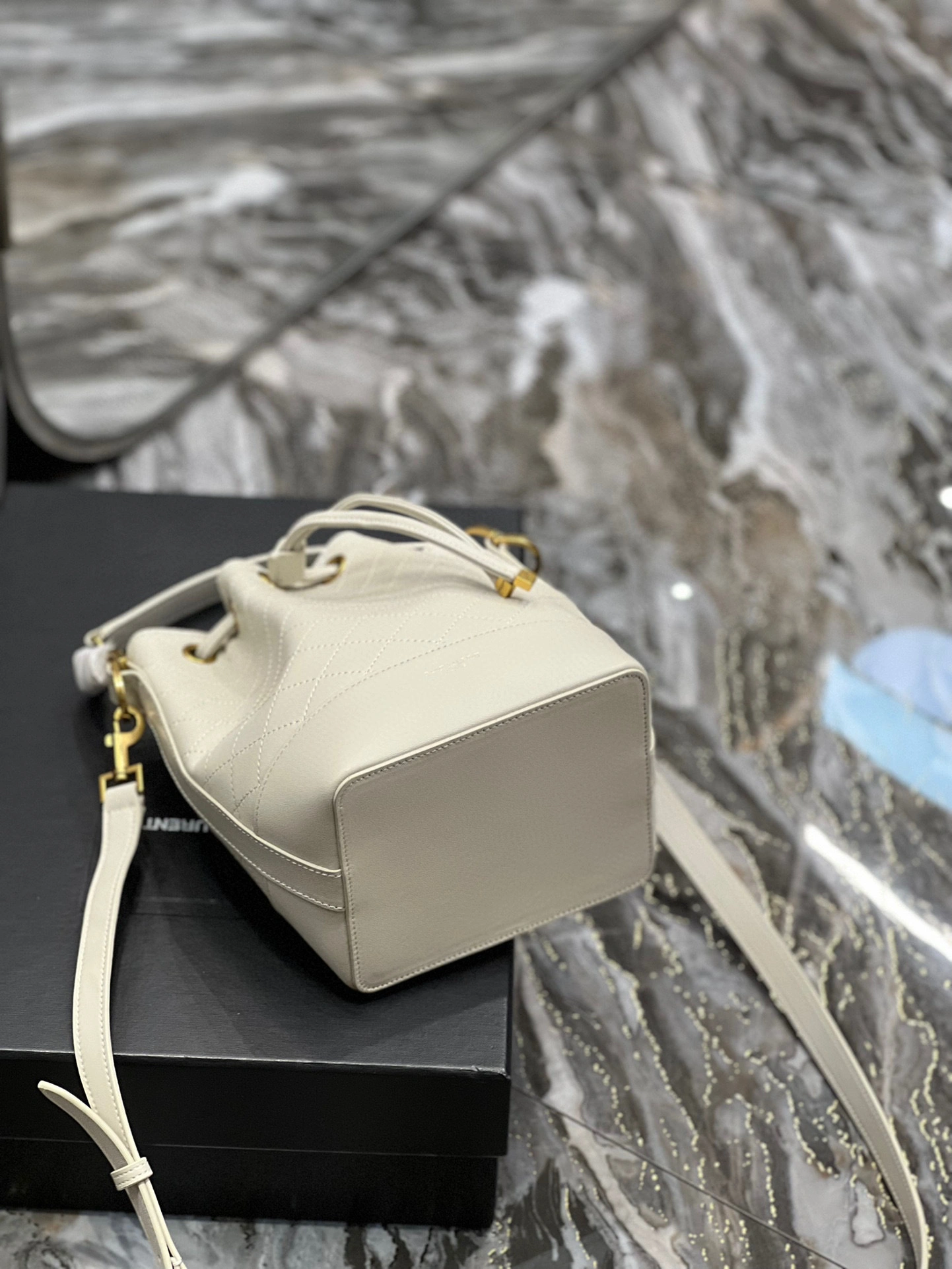 MOMO- high quality version 6976401EL079207 EMMANUELLE cowhide item：B-B000I0941C