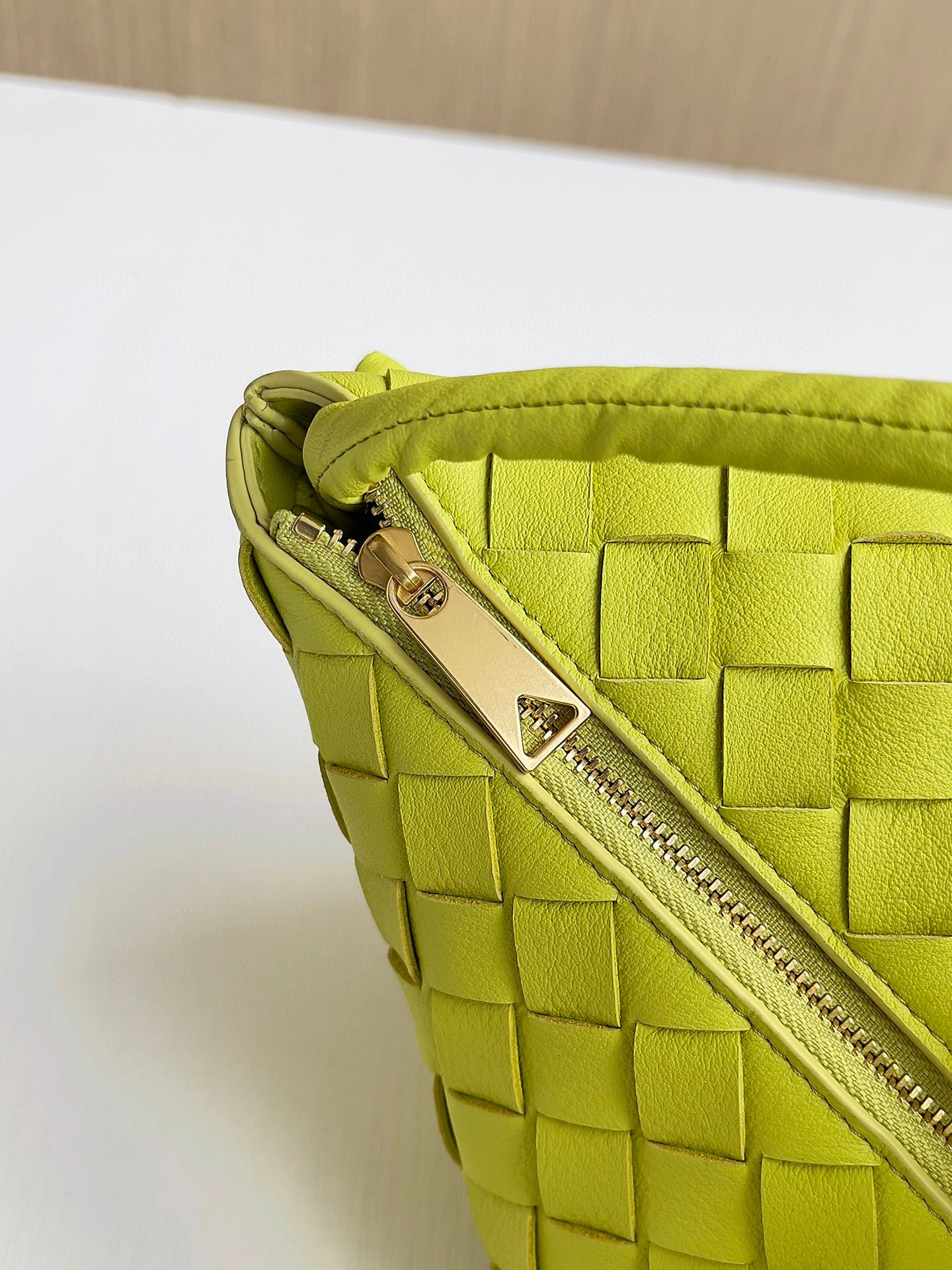 MOMO- high quality version 701024V1W517203 turn nappa sheephide item：B-B563J1611C