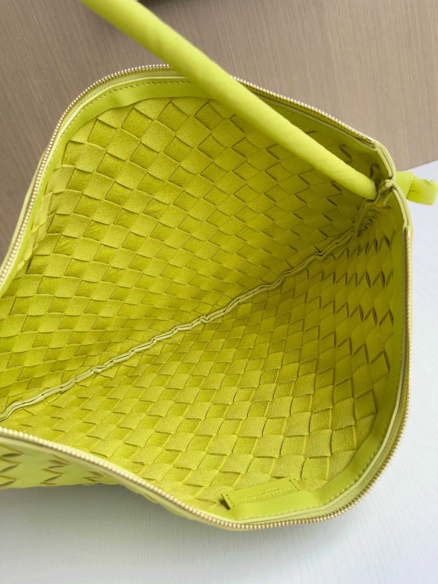 MOMO- high quality version 701024V1W517203 turn nappa sheephide item：B-B563J1611C