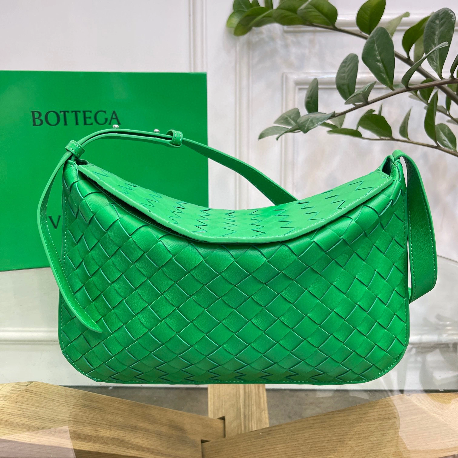MOMO- high quality version 701046V1W913722 Flap sheephide item：B-B134k1402C