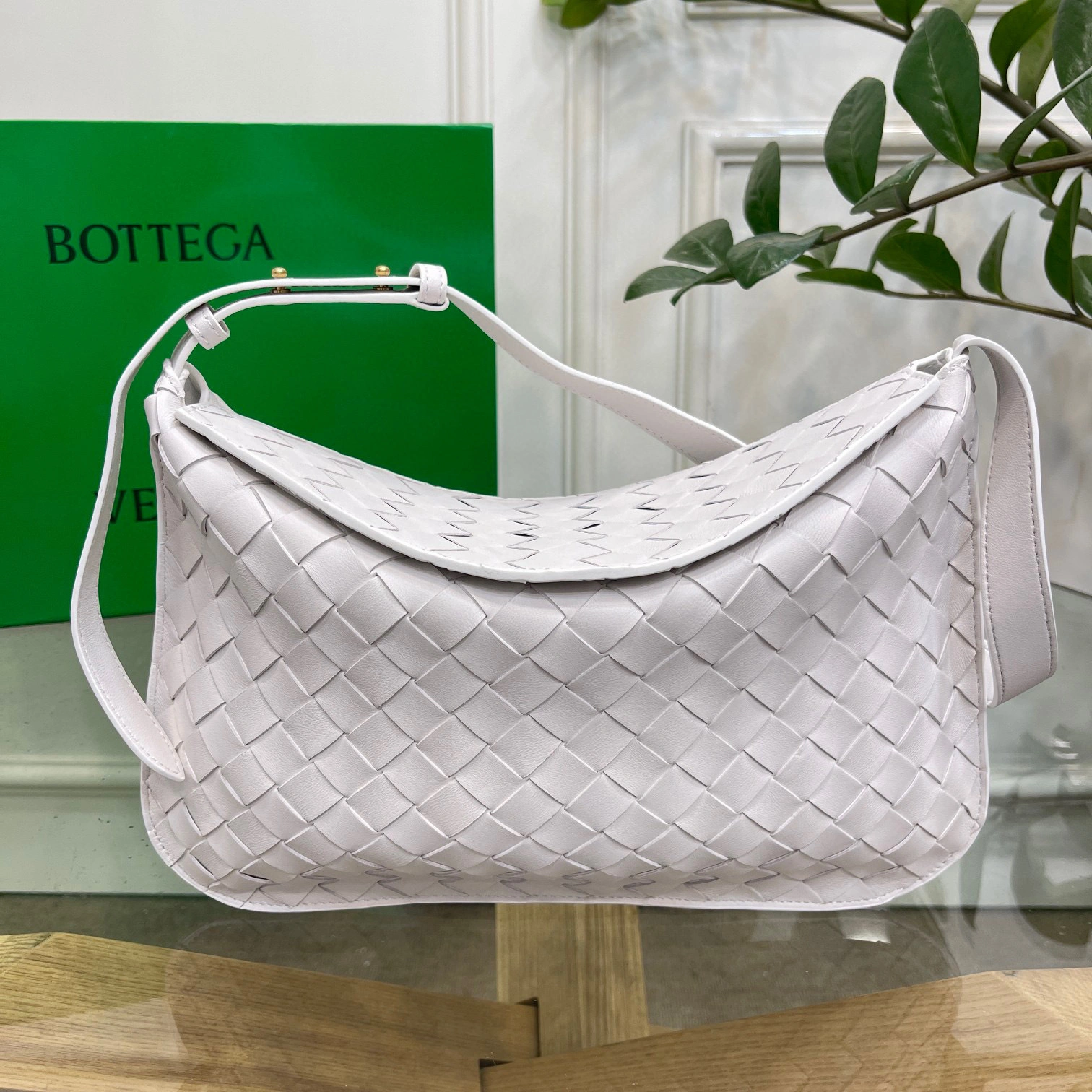 MOMO- high quality version 701046V1W919009 Flap sheephide item：B-B134K1401C