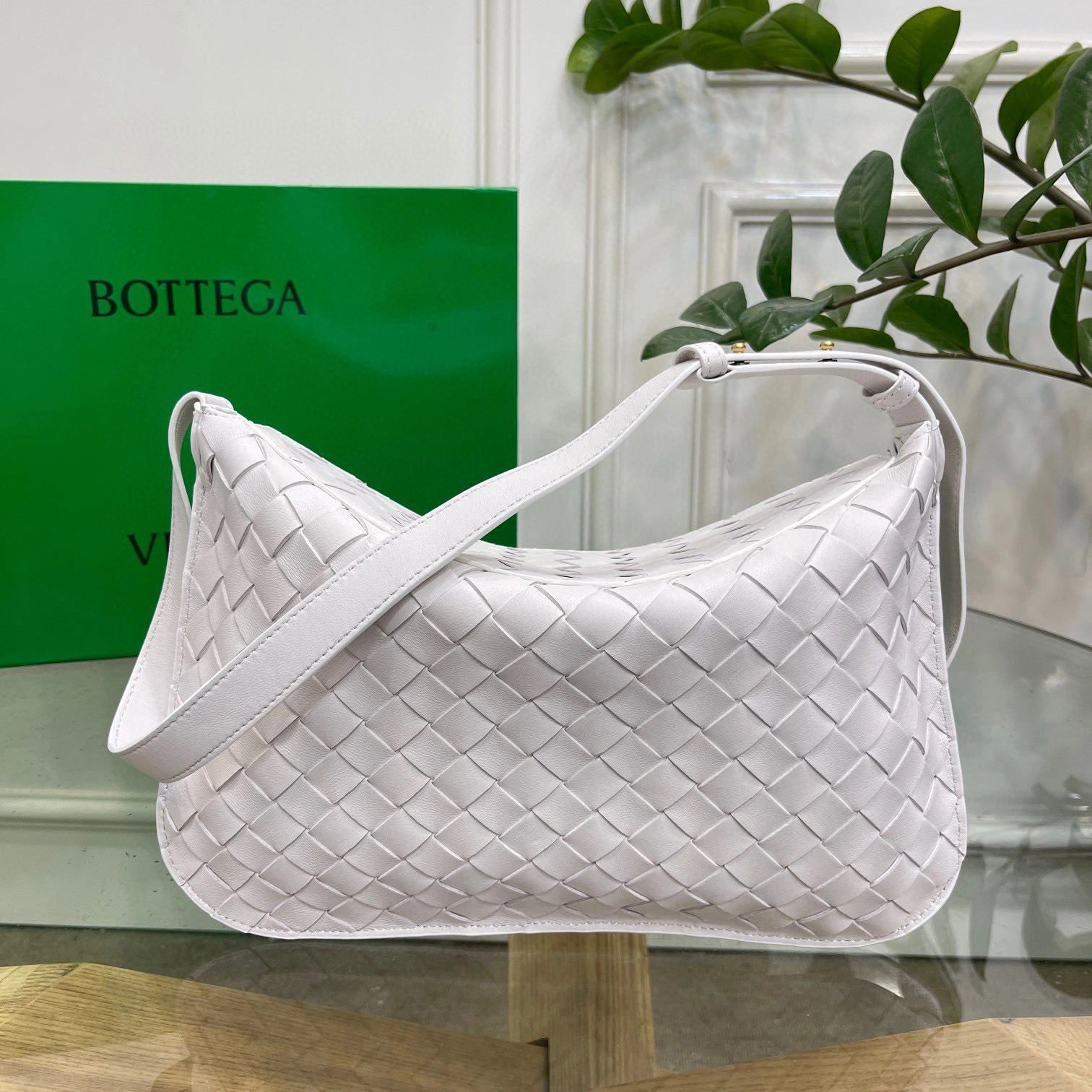 MOMO- high quality version 701046V1W919009 Flap sheephide item：B-B134K1401C