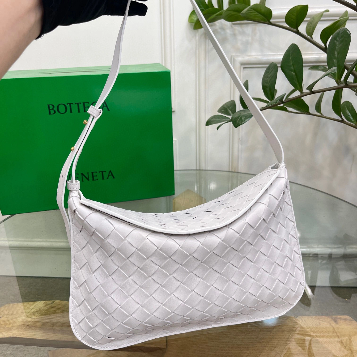 MOMO- high quality version 701046V1W919009 Flap sheephide item：B-B134K1401C