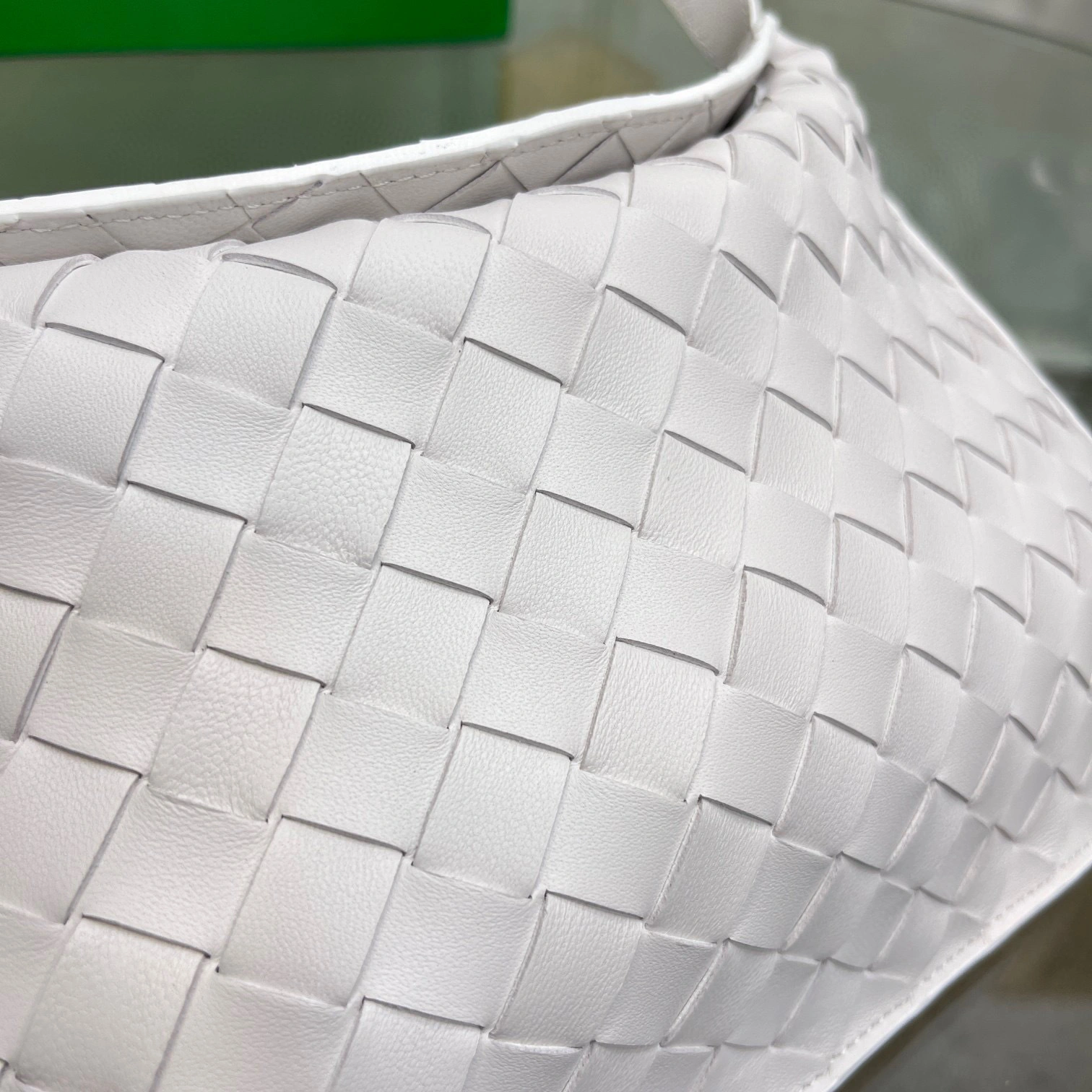 MOMO- high quality version 701046V1W919009 Flap sheephide item：B-B134K1401C