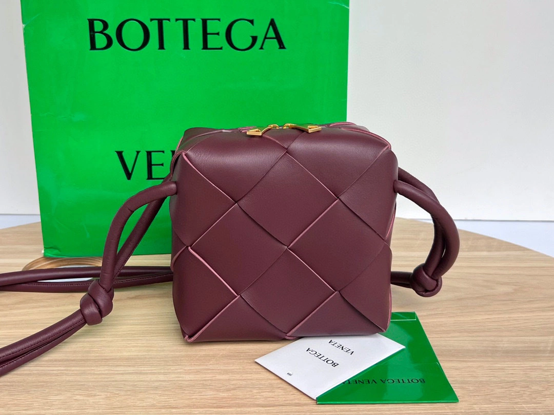 MOMO- high quality version 701915VCQC26208 Cassette sheephide item：B-B063I0721C