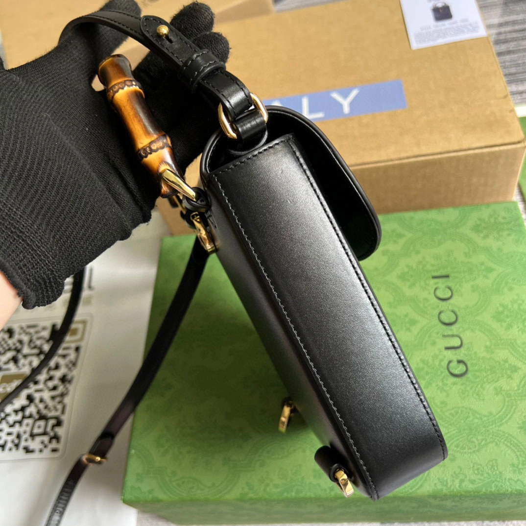 MOMO- high quality version 702106-UZY0T-1000 item：C-B000A1215C