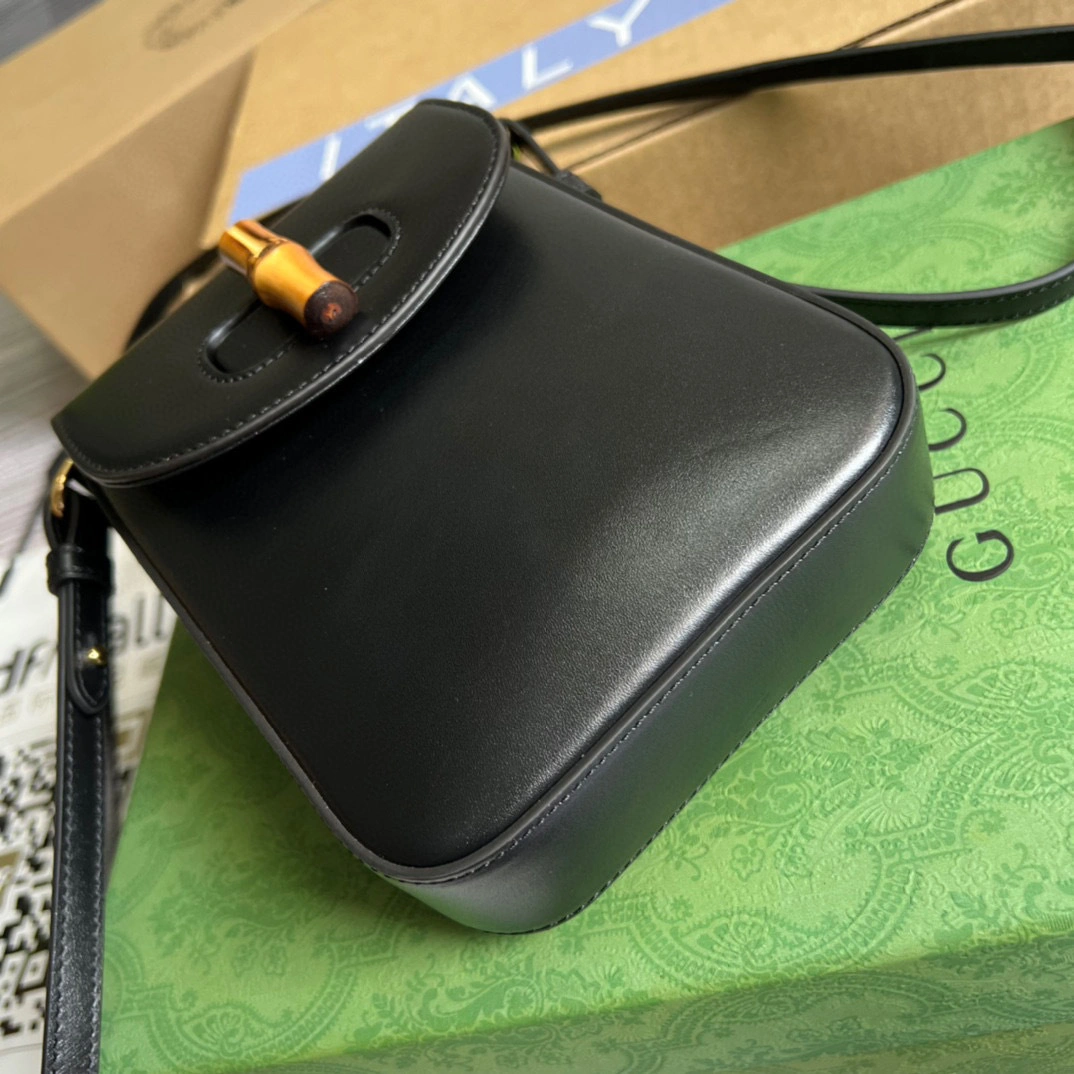 MOMO- high quality version 702106-UZY0T-1000 item：C-B000A1215C