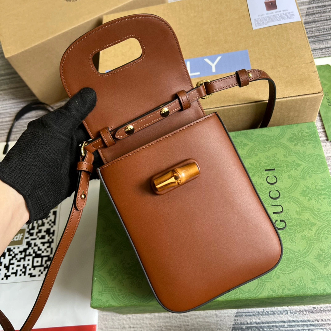 MOMO- high quality version 702106-UZY0T-2535 item：C-B000A1218C