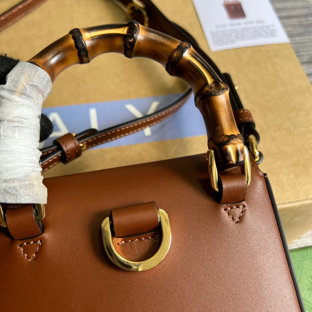 MOMO- high quality version 702106-UZY0T-2535 item：C-B000A1218C