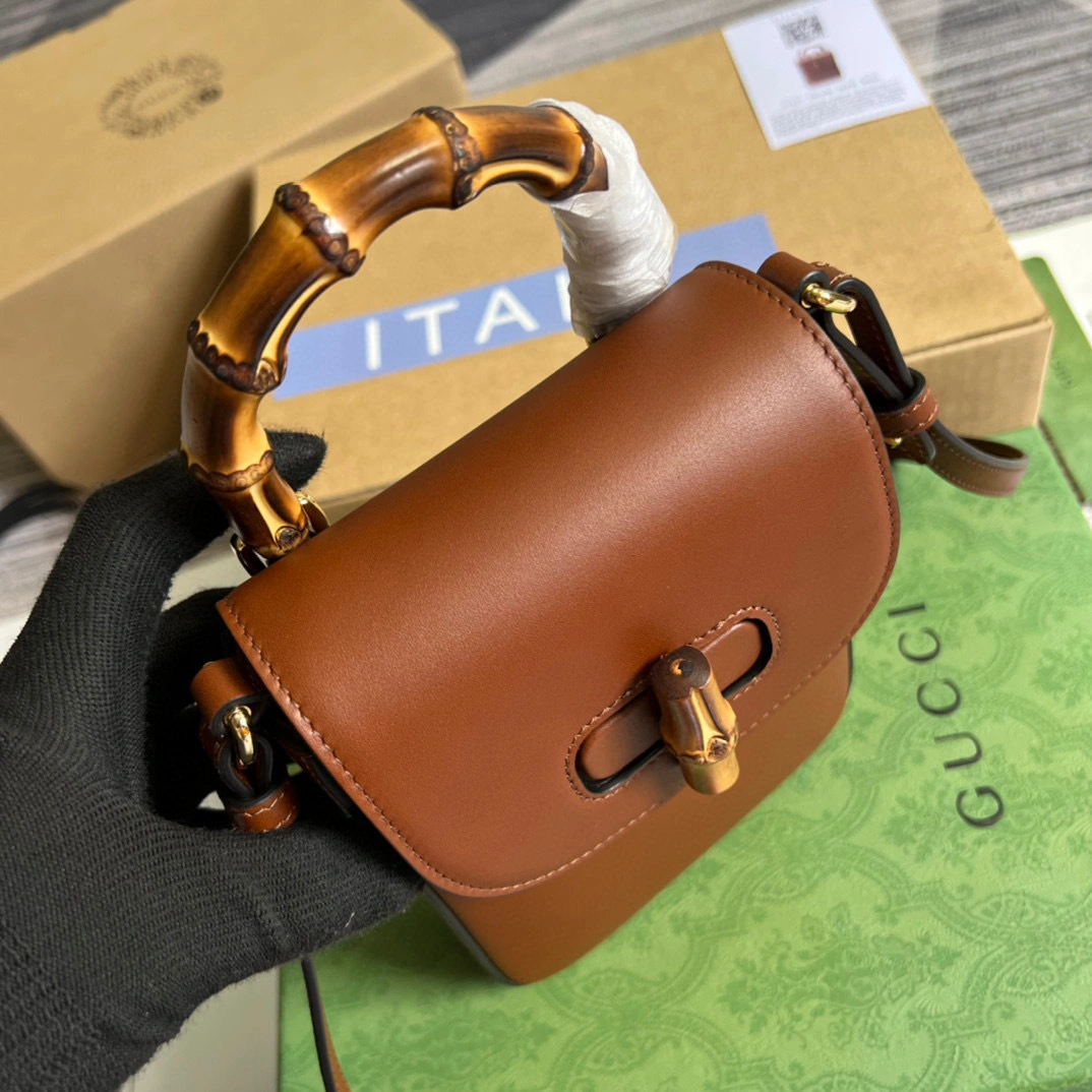 MOMO- high quality version 702106-UZY0T-2535 item：C-B000A1218C