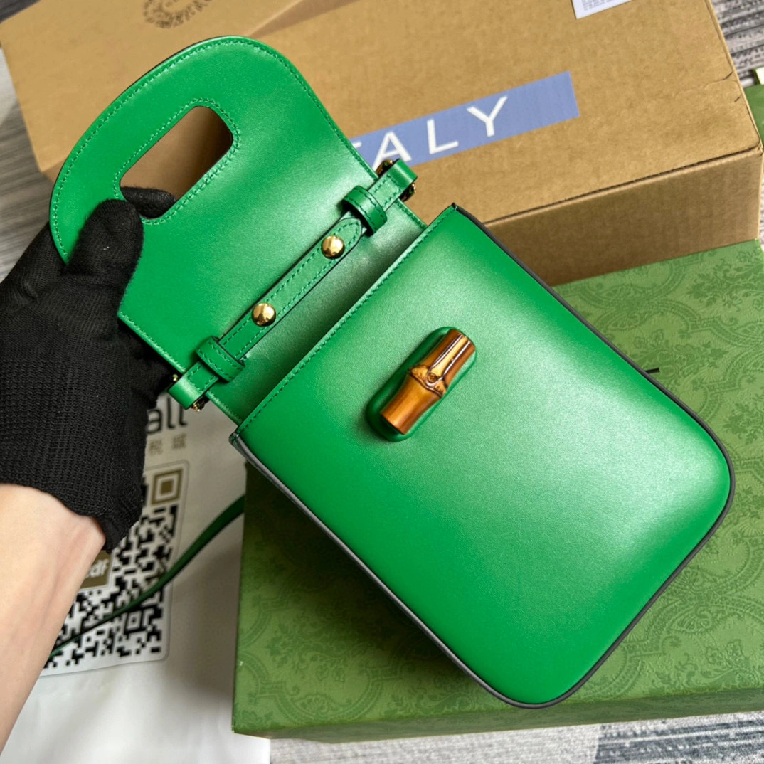 MOMO- high quality version 702106-UZY0T-3219 item：C-B000A1219C