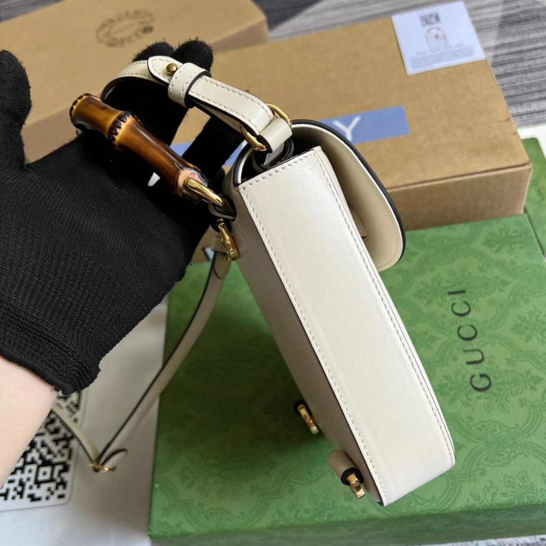 MOMO- high quality version 702106-UZY0T-9022 item：C-B000A1217C
