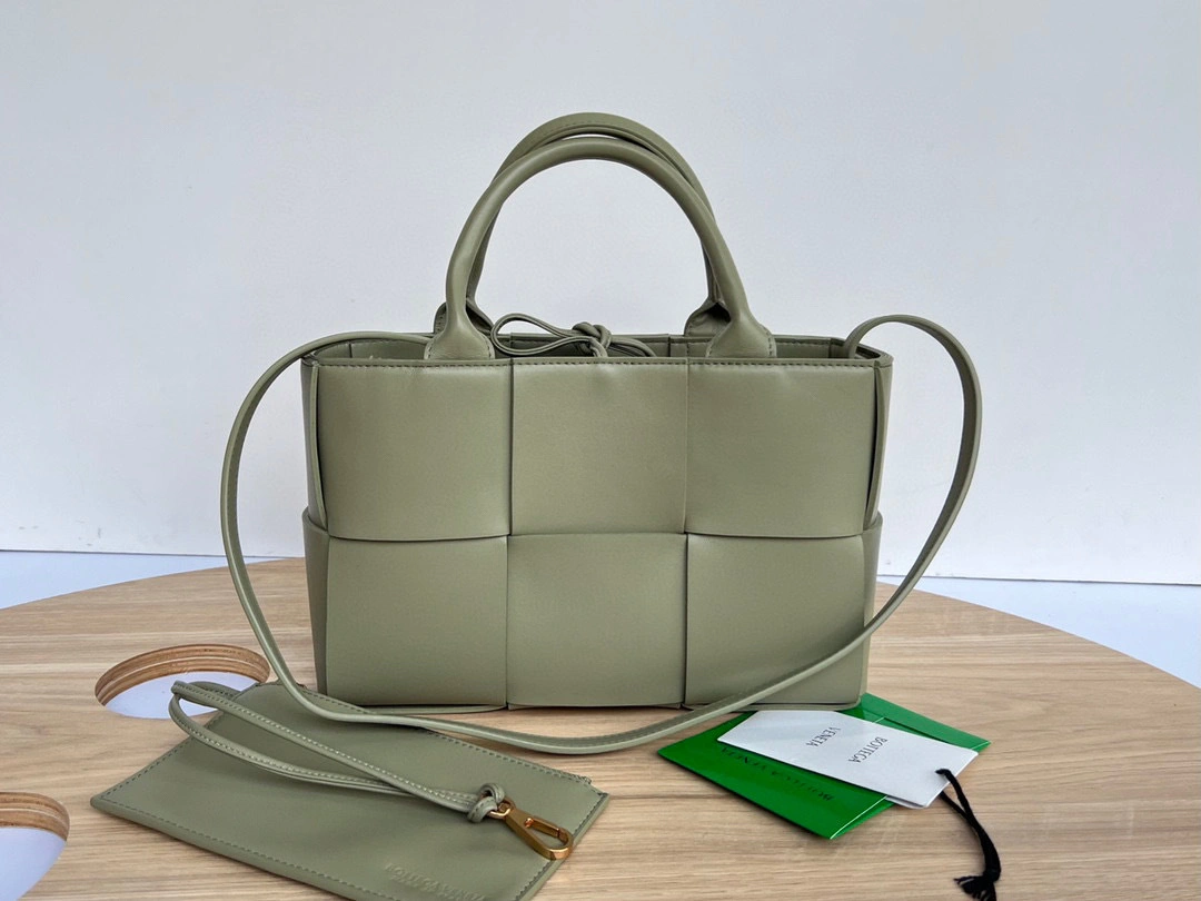 MOMO- high quality version 709337VCQC22916 Mini Tote cowhide item：B-B000J1618C