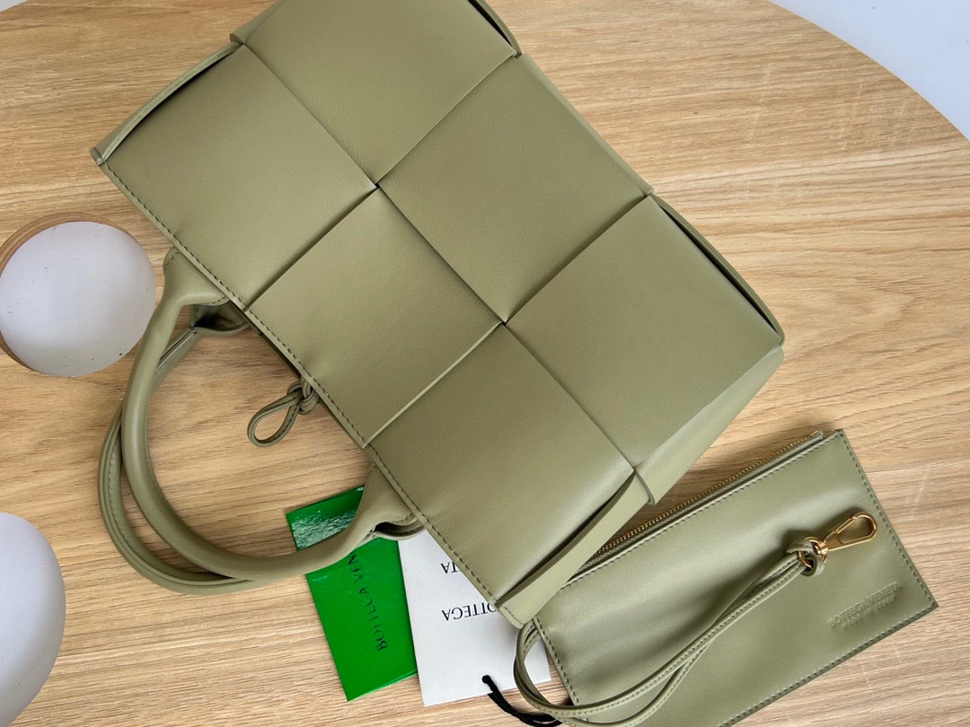 MOMO- high quality version 709337VCQC22916 Mini Tote cowhide item：B-B000J1618C