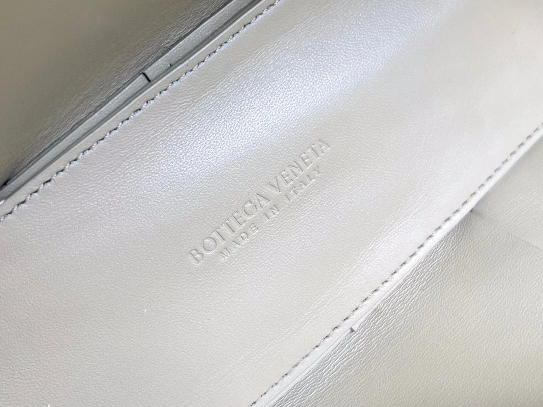 MOMO- high quality version 709337VCQC22916 Mini Tote cowhide item：B-B000J1618C