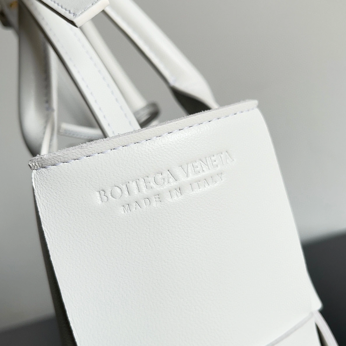&MOMO- high quality version 709337VCQC29009 Tote item：B-B598J1603C