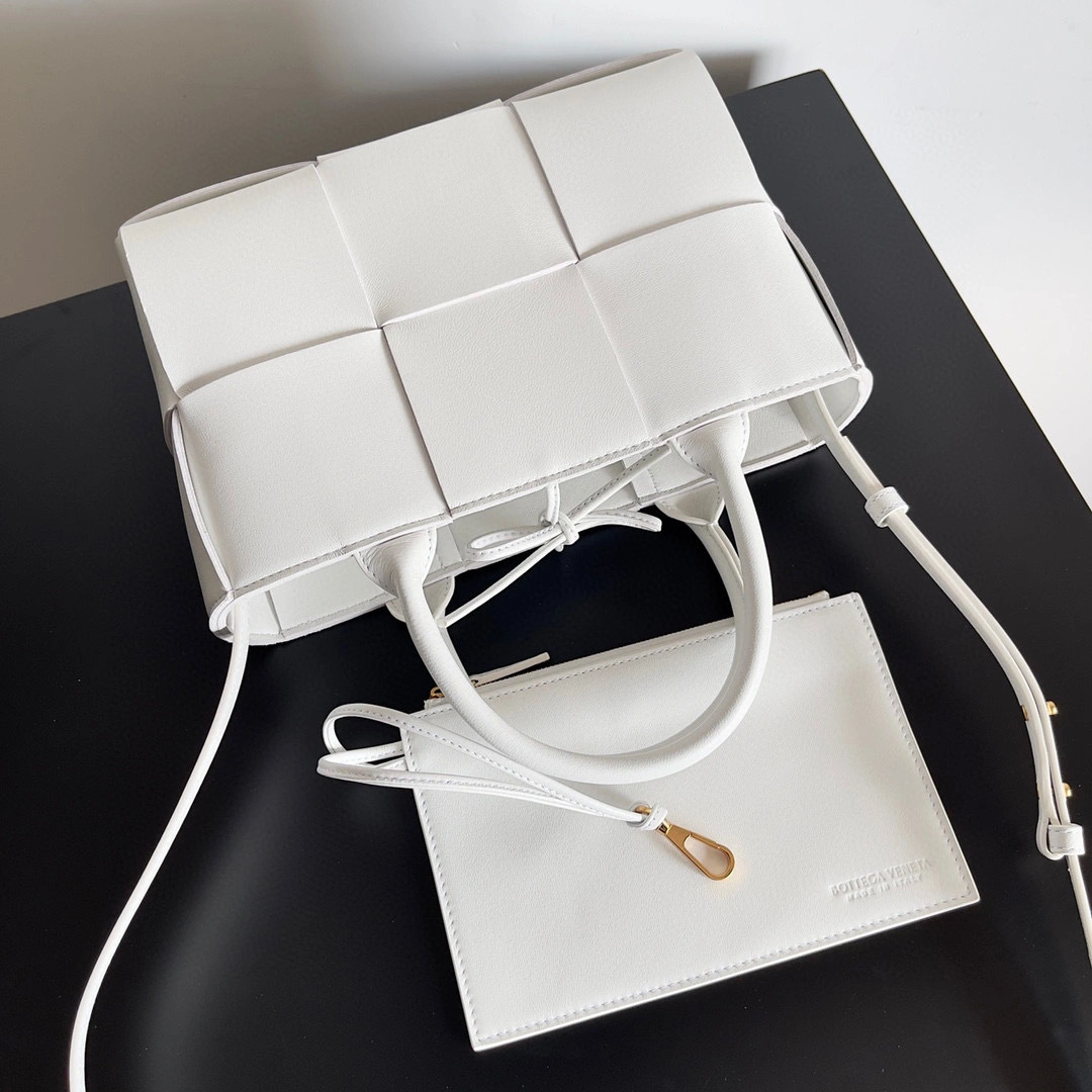 &MOMO- high quality version 709337VCQC29009 Tote item：B-B598J1603C